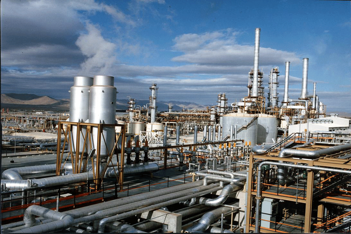 احداث صنایع پائین دستی نفت در خوزستان