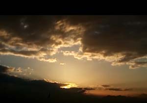 لحظه زیبای طلوع آفتاب در آسمان پایتخت + فیلم