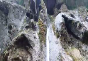 نمایی از آبشار زیبای باران کوه + فیلم
