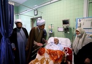 مسئولان اوقاف به عیادت بیماران بیمارستان فیروزآبادی رفتند