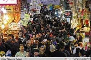 شور و نشاط مردم در پر تب و تاب‌ترین شب سال + فیلم