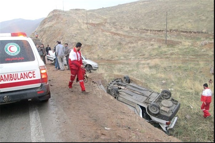 واژگونی ۱۲ خودرو در مسیرهای ارتباطی استان همدان.