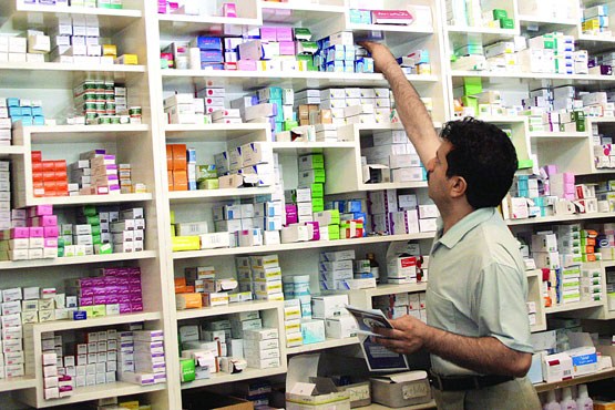بدهی بیمه‌ها آزاد فروشی داروخانه‌ها را در بر دارد/ هشدار انجمن صنفی داروسازان به بیمه‌گران