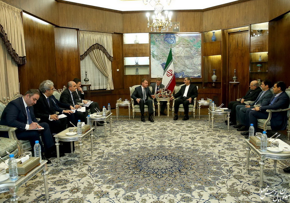 ایران از مشارکت شرکت‌های روسی در اجرای پروژه‌های نفت و گاز استقبال می‌کند