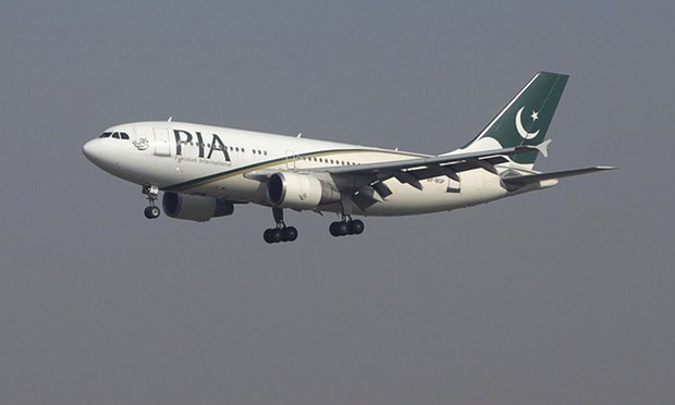 مسافر سرپایی در هواپیمای خطوط هوایی پاکستان!