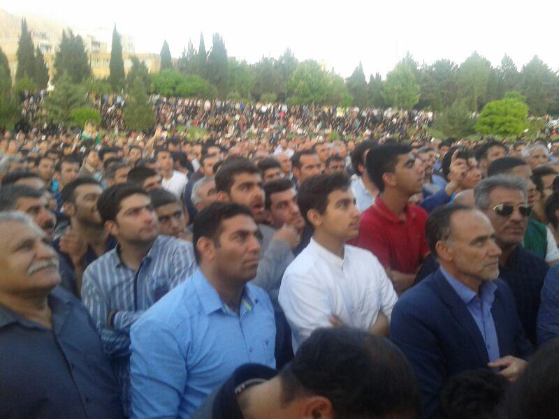 برگزاری جشن پیروزی انتخابات یک نماینده