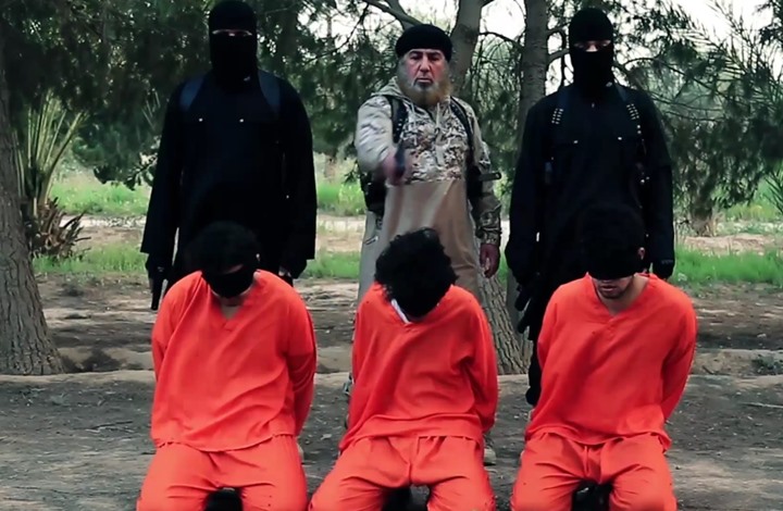 داعش: جبهه النصره جبهه خیانت است/ اعدام 3 عضو گروه تروریستی النصره+تصاویر
