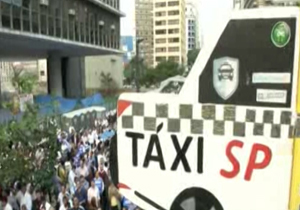 تظاهرات رانندگان تاکسی در سائوپائولو + فیلم