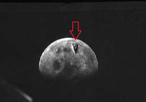 مشاهده شیء اسرارآمیز در اولین تصاویر ارسالی آپولو 8 از ماه