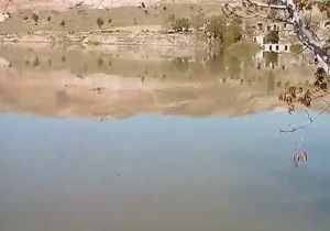 روستایی که پشت سد در حال غرق شدن است + فیلم