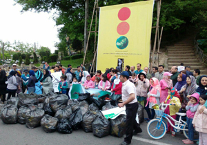 پاکسازی طبیعت لاهیجان از زباله به کمک مردم + تصاویر