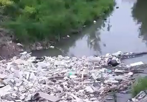 رودخانه‌ای که دیگر گنجایش زباله را ندارد + فیلم