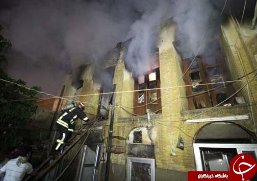 سقف چوبی منزل باعث گسترش آتش سوزی شد + تصاویر