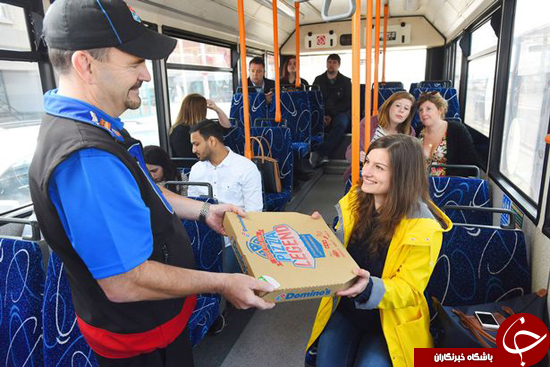 تحویل پیتزا در اتوبوس + تصاویر