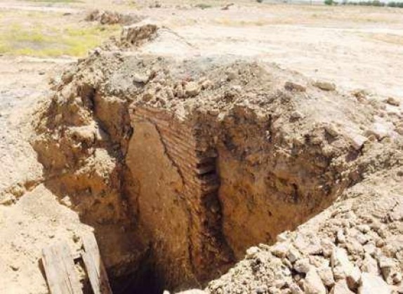 کشف یک بنای تاریخی هنگام حفاری در تنگستان