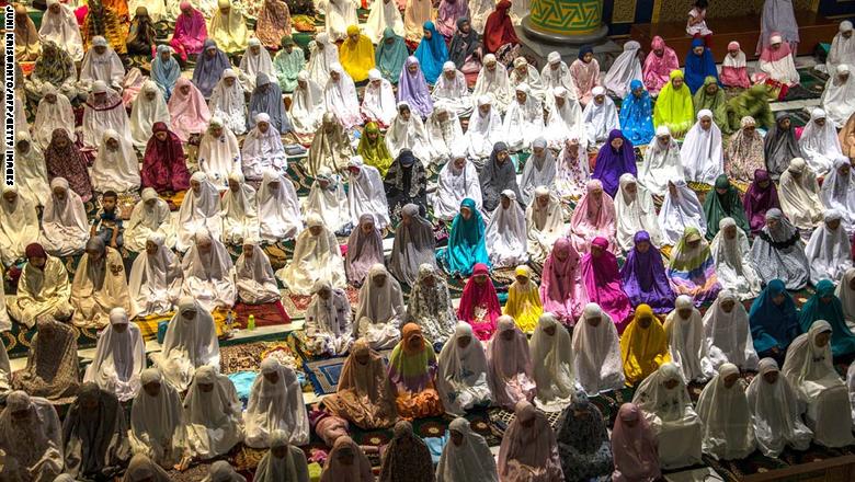 استقبال از ماه رمضان در کشورهای مختلف جهان به روایت تصویر
