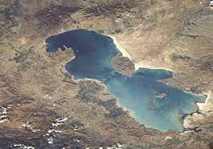 فاضلاب‌ها در دریاچه ارومیه تخلیه می‌شود/ محیط زیست چشم انتظار تصفیه خانه است