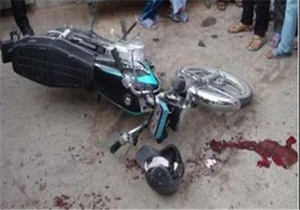 تصادف مرگبار وانت توییتا با موتور سیکلت
