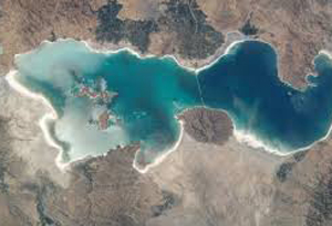 تراز سطح آّب دریاچه ارومیه باز هم کاهش یافت
