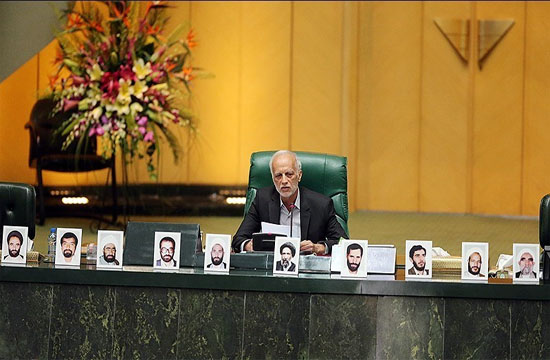 نمایندگان مجلس دهم متن سوگندنامه قانون اساسی را قرائت کردند/ روحانی: مردم ایران مجلسی را می‌خواهند که خودسری ها را مهار کند+فیلم