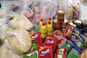 بهره مندی نیازمندان رامهرمزی از بسته مواد غذایی