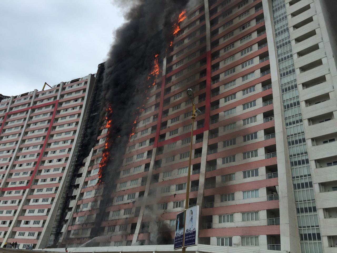 آتش سوزی مهیب در برج طاووس + فیلم و تصاویر