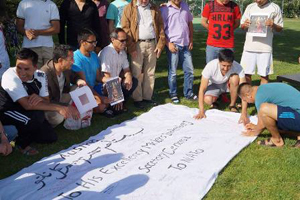 معترضان افغان مقیم اروپا طوماری به طول ده ها متر به نشست وارسا می فرستند