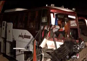 واژگونی اتوبوس در محور کاشان - نطنز + فیلم