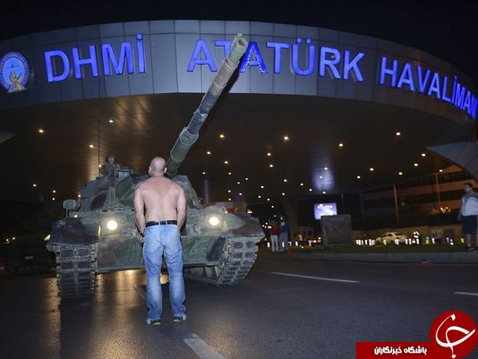کودتا در ترکیه/ پرواز جنگنده ها و هلکوپترهای نظامی/ سقوط تلویزیون ترکیه و فرودگاه استانبول+تصاویر