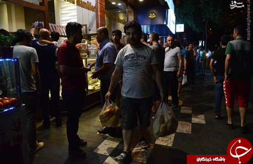 عکس/ هجوم مردم ترکیه برای خرید نان