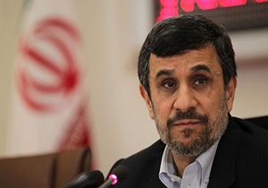 دو قدم تا احمدی نژاد/عکسبرداری ممنوع!/احمدی نژاد پیش از موعد افطار می‌کند! + فیلم
