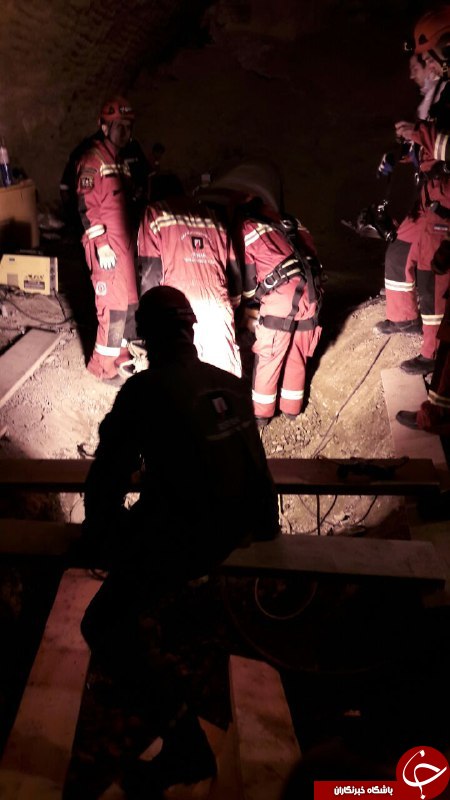 تلاش آتش نشانان برای خارج کردن آخرین قربانی حادثه شهران +فیلم و تصاویر