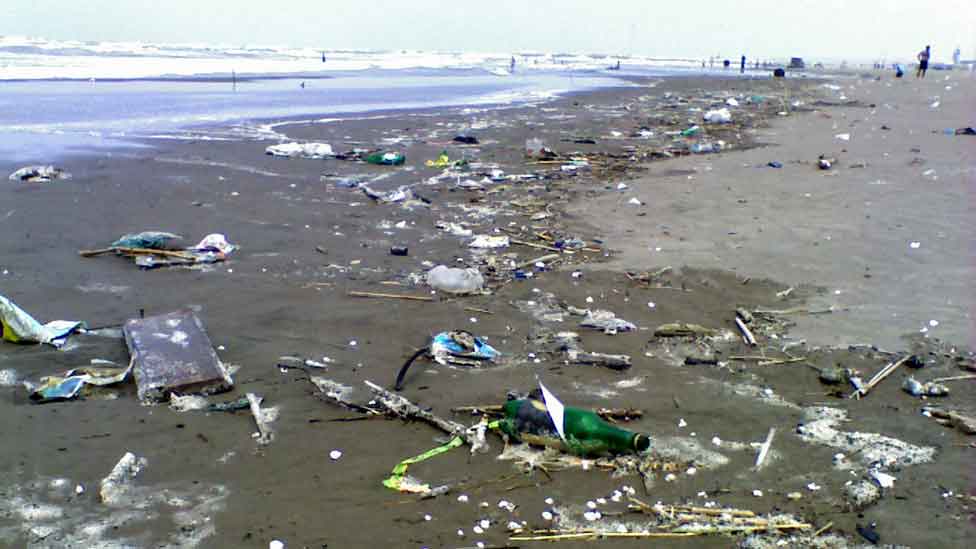 ناله دریای خزر از هجوم زباله‌ها/ پسماندها ساحل دریا را زخم می‌کنند