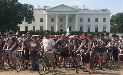 تجمع فعالان ضد هسته ای با دوچرخه مقابل کاخ سفید
