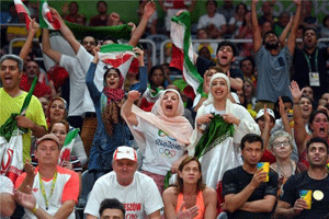 شادی تماشاگران ایرانی پس از کسب مدای طلای المپیک توسط کیانوش رستمی+فیلم