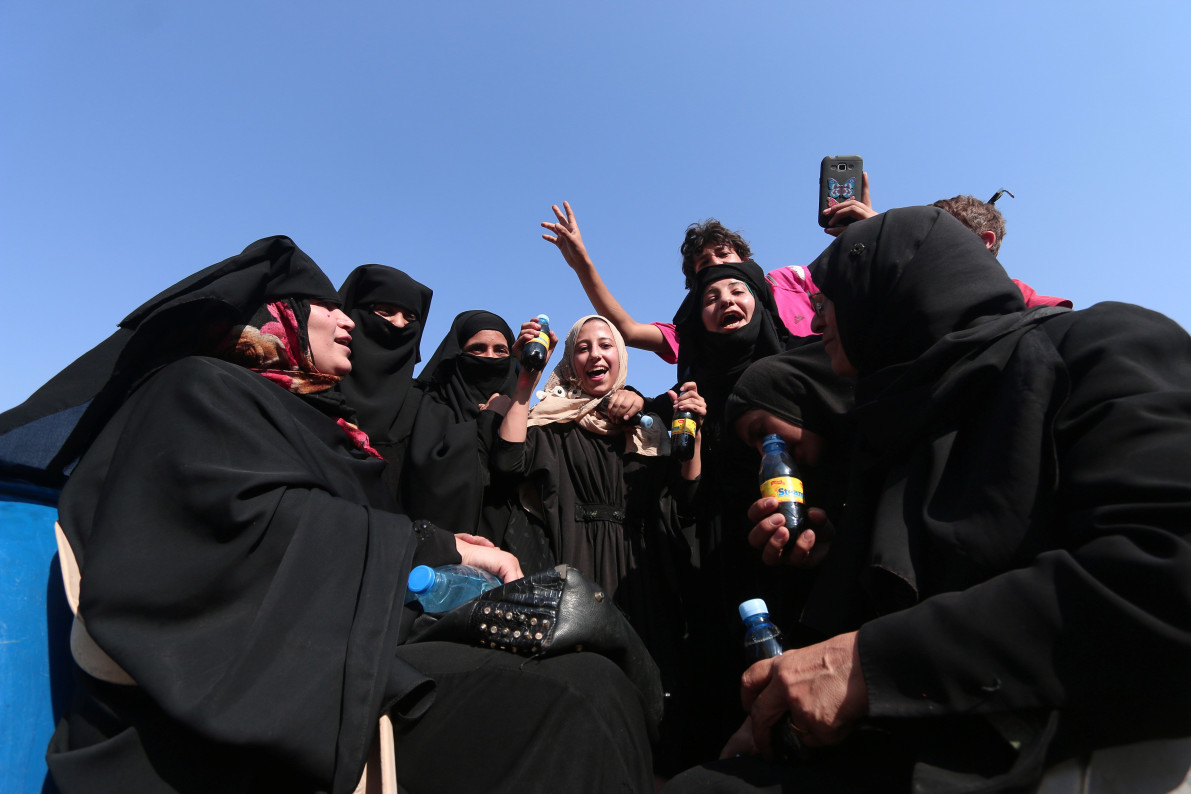خشم طرفداران داعش از سوزاندن نقاب زنان در شهرهای آزادشده سوریه