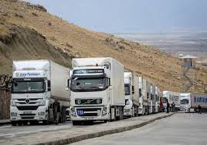 صف طولانی کامیونها برای عبور از مرز بازرگان! + فیلم