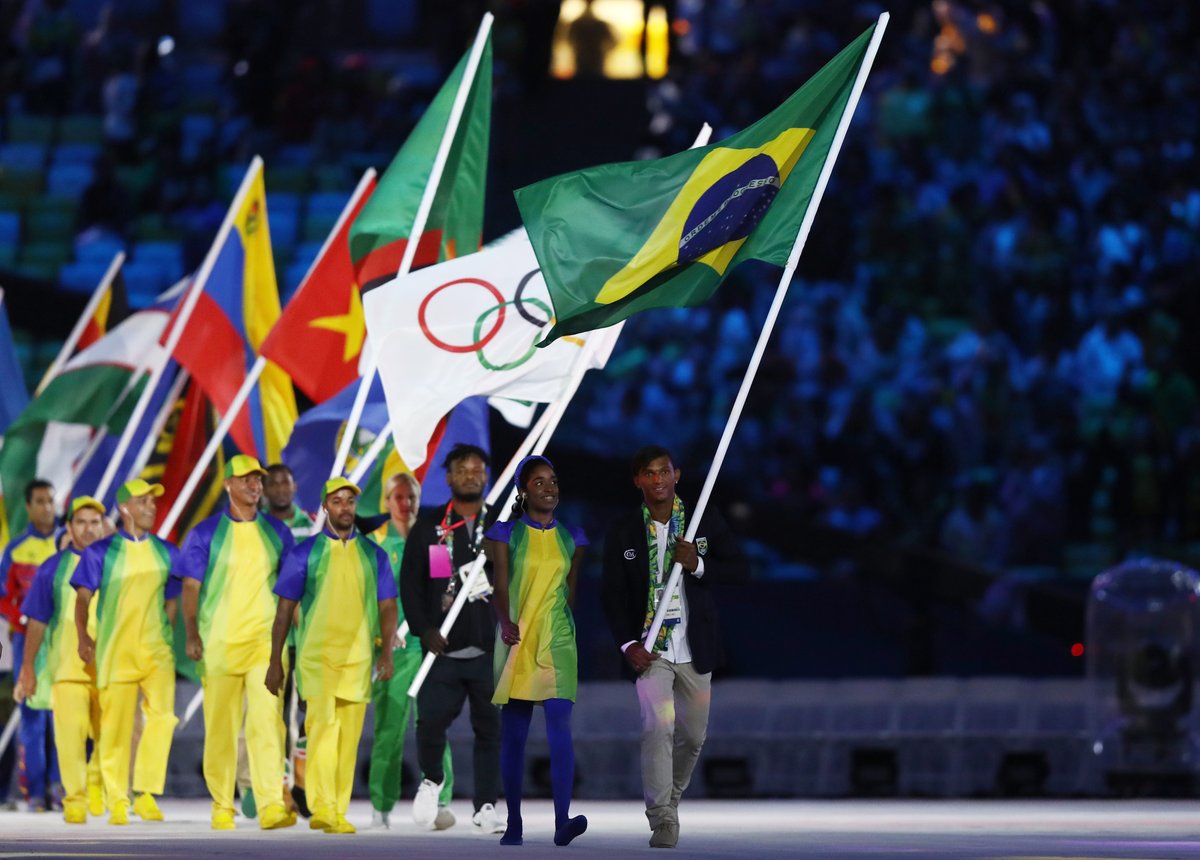 لحظه به لحظه با اختتامیه المپیک ریو/اهتزاز پرچم ایران در مراسم اختتامیه در غیاب ورزشکاران