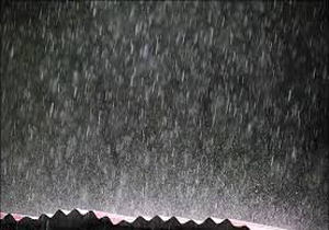 لحظه بارش سیل آسا باران در تابستان + فیلم