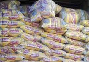 محموله برنج قاچاق ميليونی پنهان در خودرو نیسان