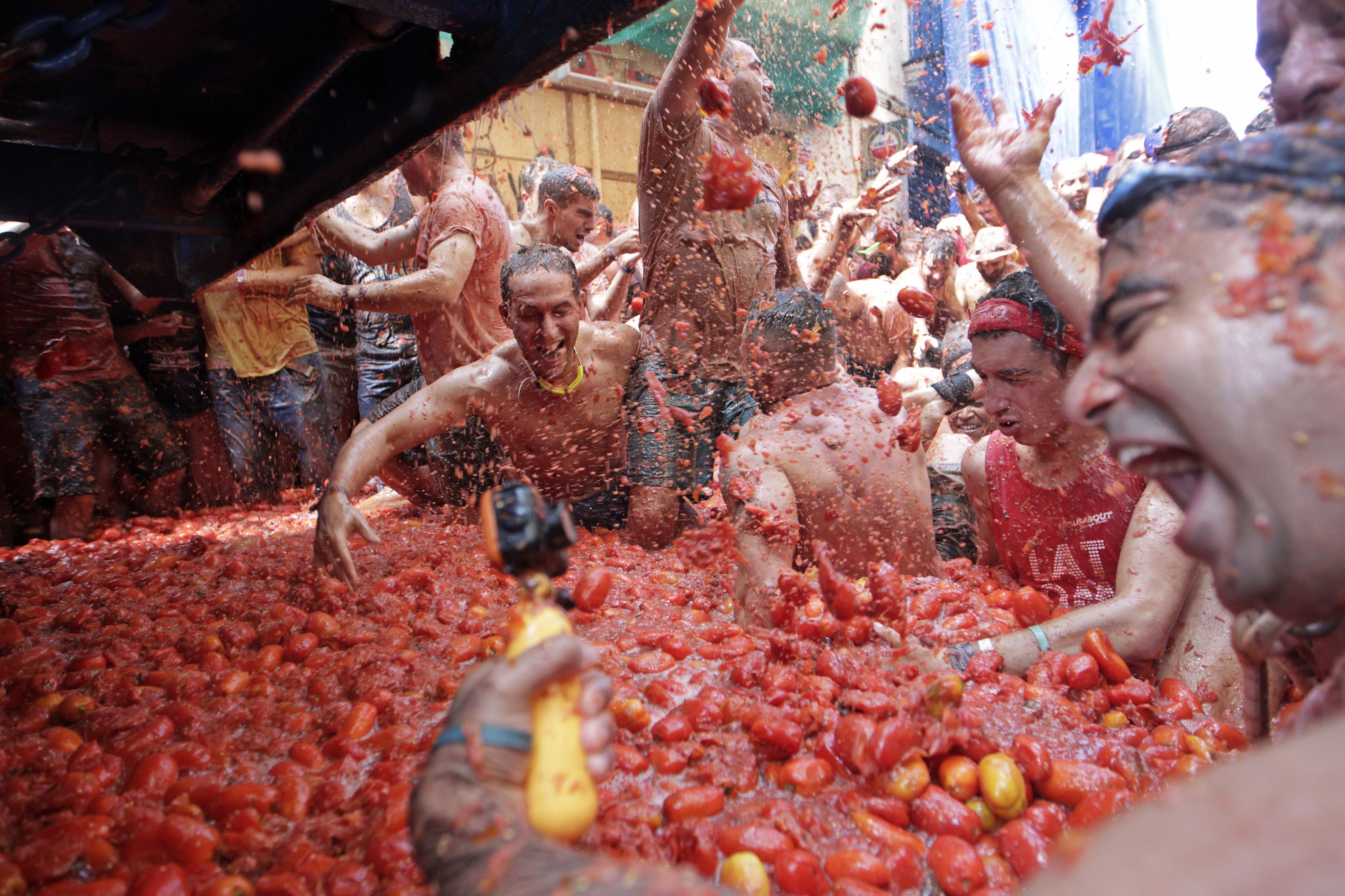 جشنواره تماشایی جنگ گوجه‌فرنگی در اسپانیا؛ یکی از جاذبه‌های گردشگری این کشور+ تصاویر