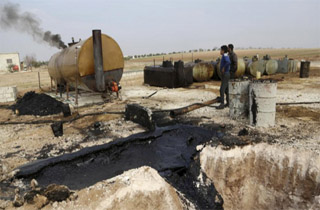 داعش هزاران کودک سوری را در صنعت نفت خود به بیگاری گرفته است+ تصاویر