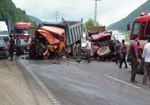 تصادف کشنده اسکانیا با کامیون ایسوزو/ 4 تن کشته شدند