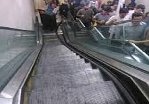 از نفس افتادن پله برقی مترو! +فیلم
