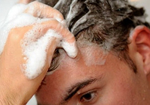 شامپوی خوب مانع ریزش مو نمی شود/ ریزش چند مو در روز طبیعی است؟
