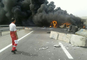 واژگونی تانکر سوخت در جاده خرم‌آباد – اندیمشک/ راننده در آتش سوخت + فیلم