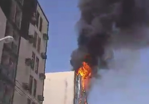 یک کولر باعث آتش سوزی ساختمان شد! + فیلم