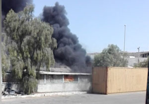 انبار لوازم خانگی در چابهار آتش گرفت + فیلم