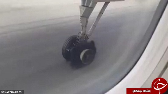تصاویری از لحظه ترکیدن لاستیک هواپیما