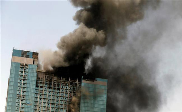 آتش‌سوزی گسترده در برج 28 طبقه ابوظبیِ امارات + تصاویر